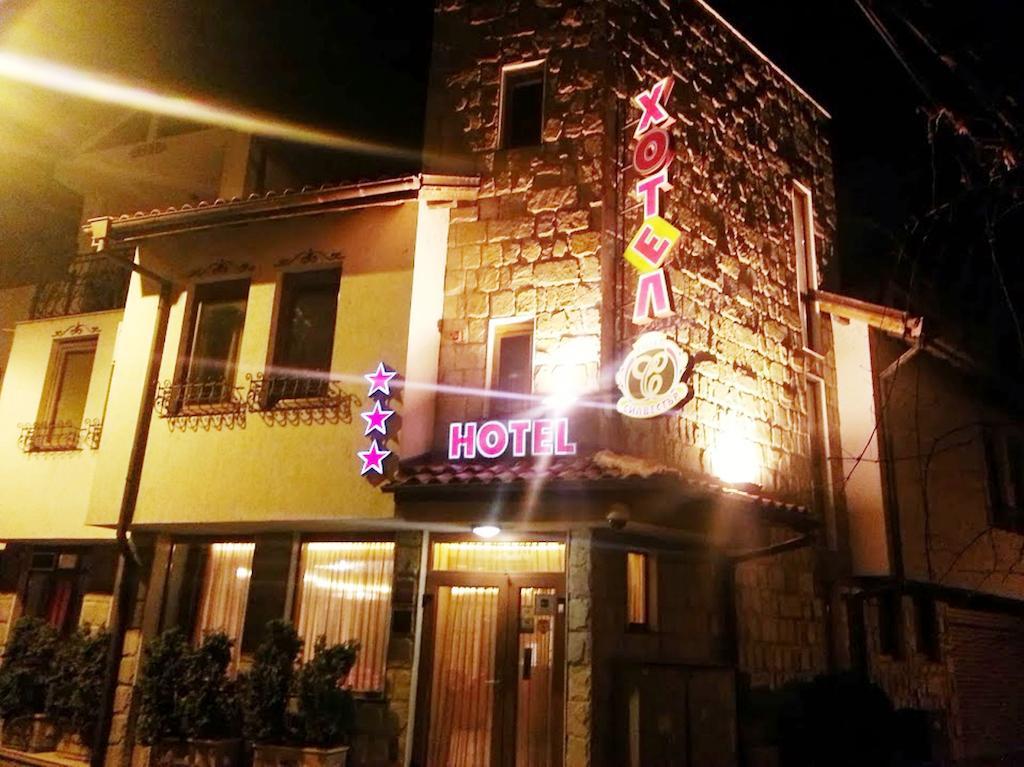 Family Hotel Silvestar Veliko Tărnovo Exterior foto