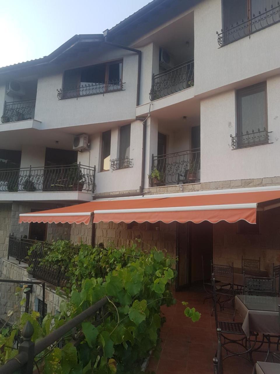 Family Hotel Silvestar Veliko Tărnovo Exterior foto